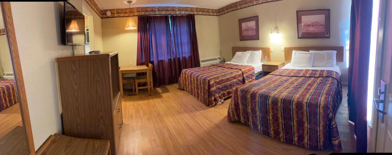 River Forest Inn Белтон Екстер'єр фото