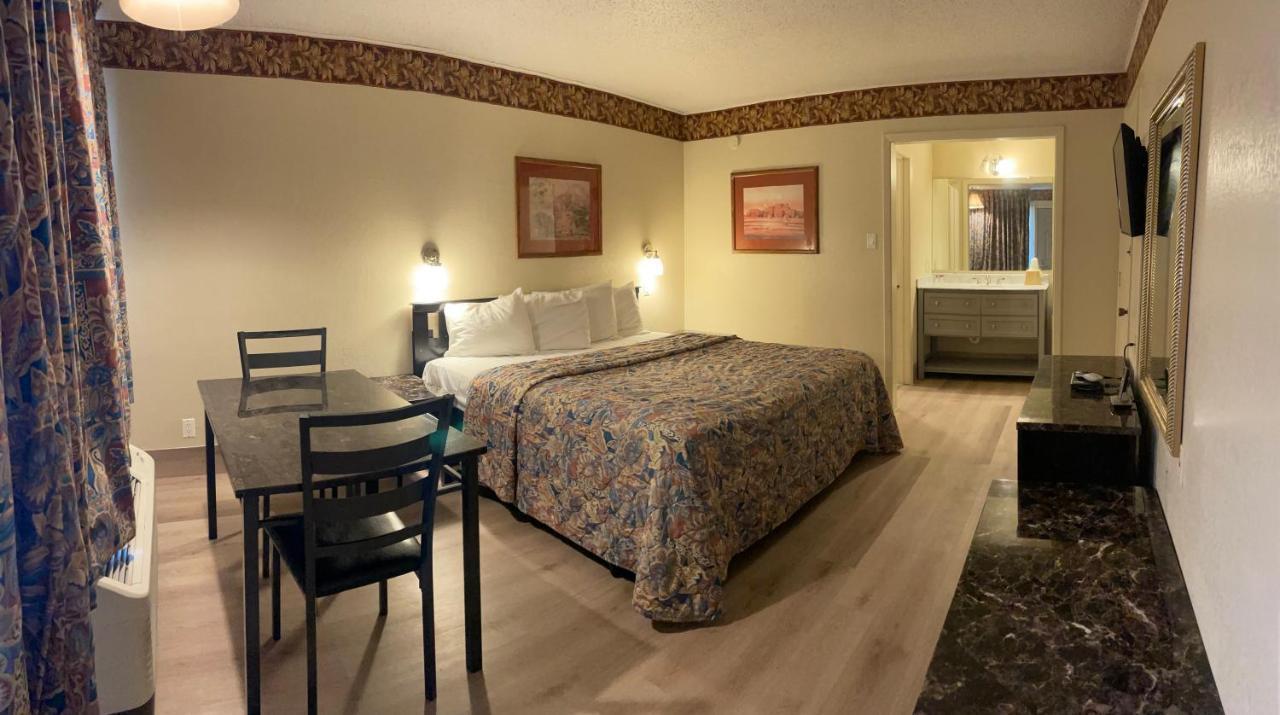 River Forest Inn Белтон Екстер'єр фото