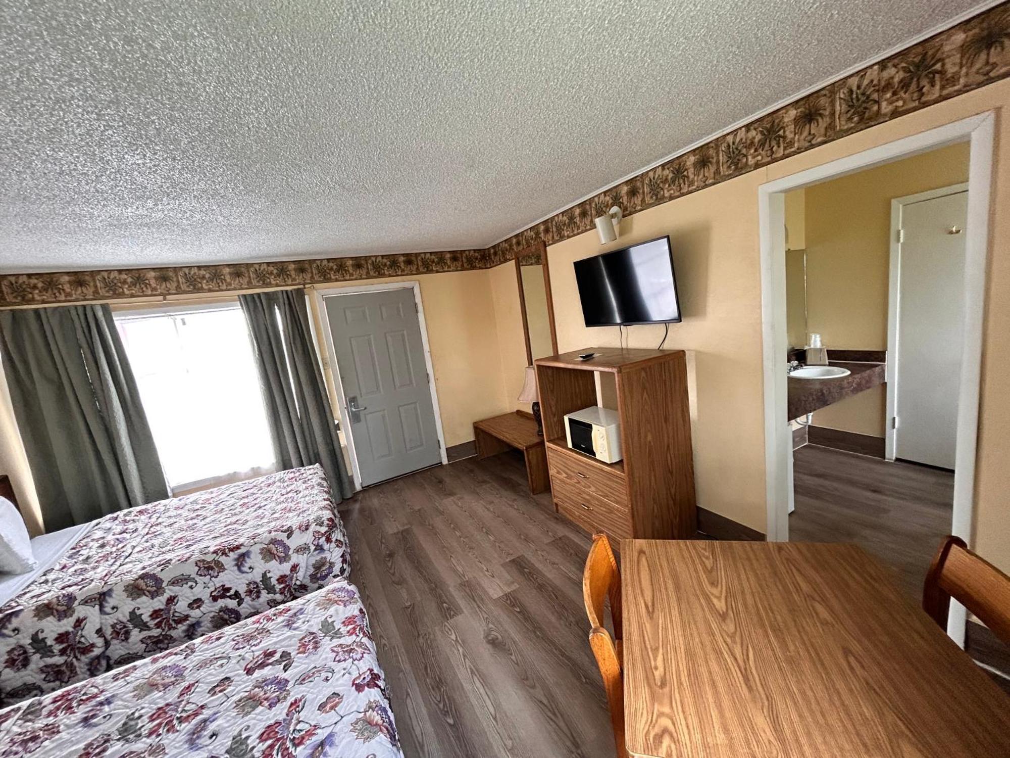 River Forest Inn Белтон Екстер'єр фото