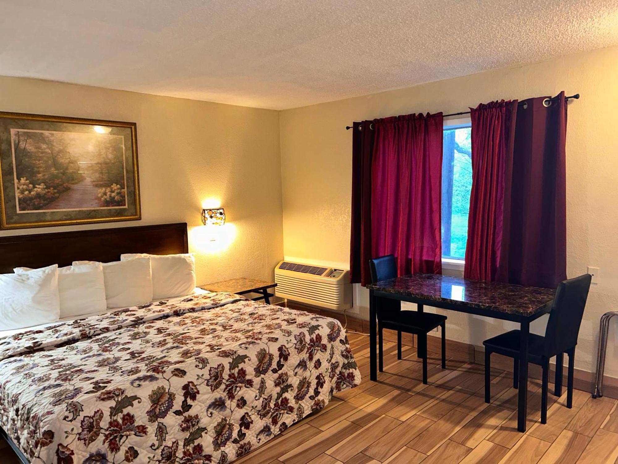 River Forest Inn Белтон Екстер'єр фото