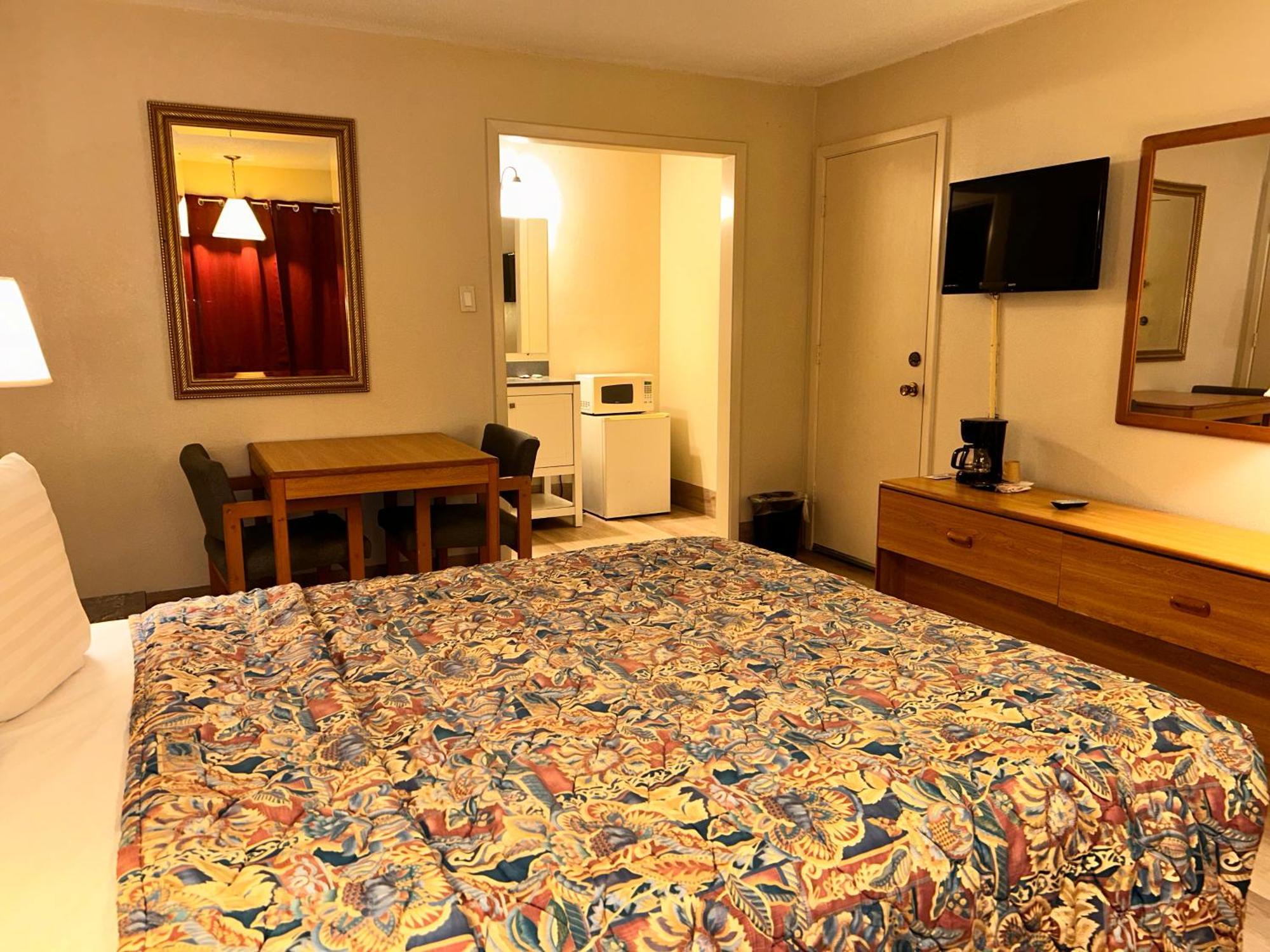 River Forest Inn Белтон Екстер'єр фото