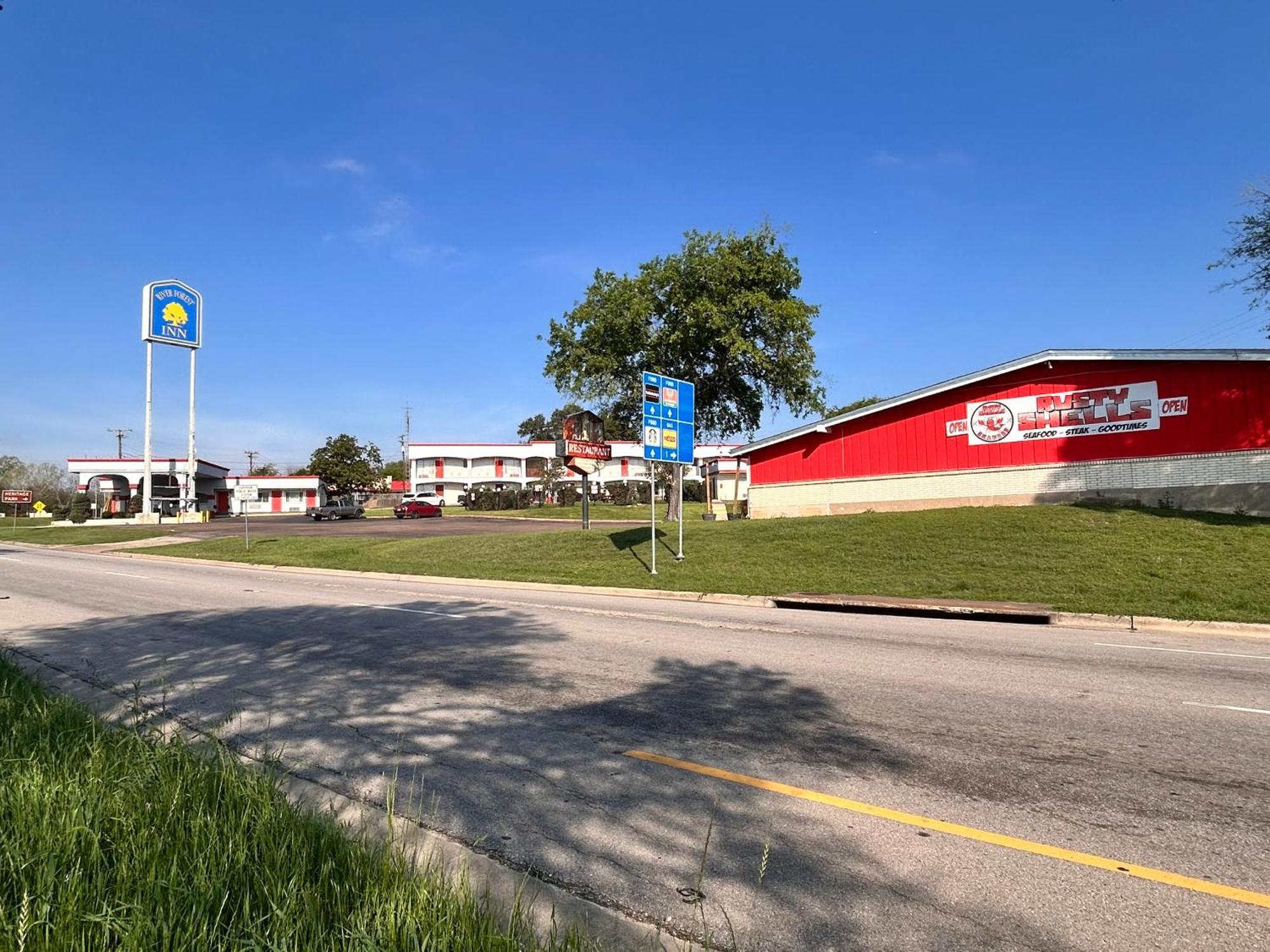 River Forest Inn Белтон Екстер'єр фото